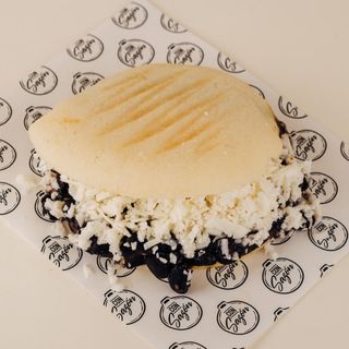 Arepa Dominó