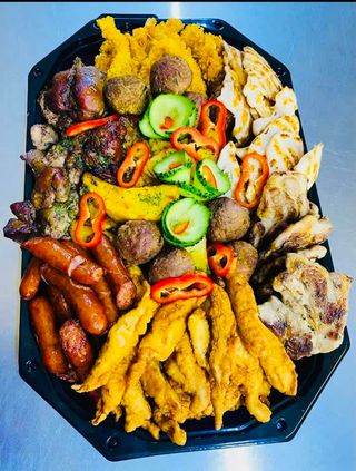 Platou cald mare cu gratar de pui si porc (pentru 10 - 12 persoane)