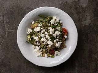 Салат зі спаржею та кіноа (260g)