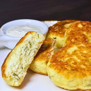 Сирники з бринзою та зеленню