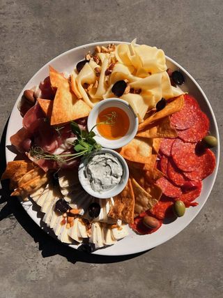 Плато для компанії