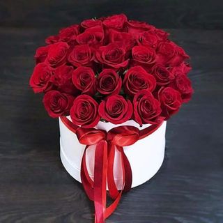 ყუთის კომპოზიცია წითელი ვარდებით (Small size)