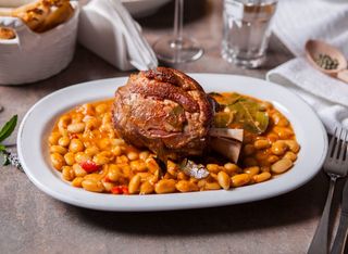 Ciolan afumat cu fasole