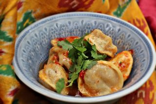 პელმენი შემწვარი ტკბილ-ცხარე სოუსით 