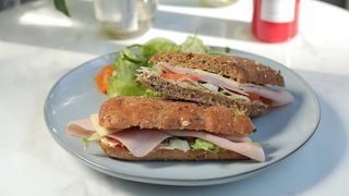 ინდაურის შაშხის სენდვიჩი თაფლიანი მდოგვით