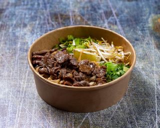 PAD THAI NEON Z WOŁOWINĄ