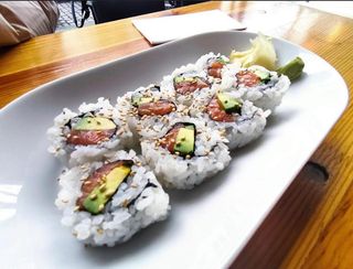 27.Salmon Rolls 8 peças