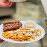 Mici cu cartofi prajiti