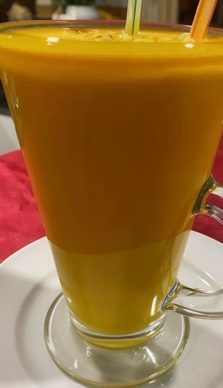 Mango lassi