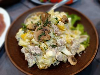 Salată cu vițel și ciuperci