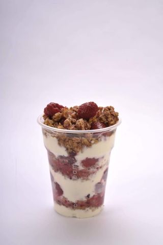 Crunchy parfe mix crvenog voća