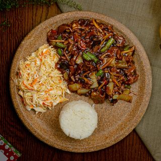 Wołowina z Grzybami Mun i Bambusem