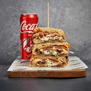 Čvarkov i Coca cola 0.33l