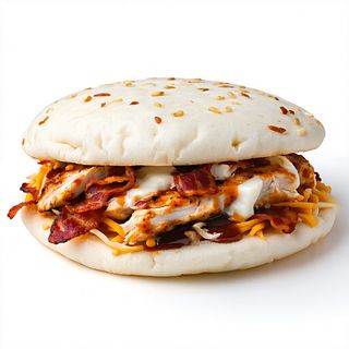 Arepa De Pollo Y Tocineta