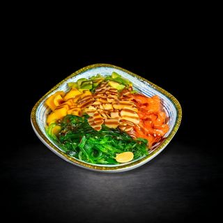 136. Poke De Salmó Amb Alvocat I Salsa D'Anguila