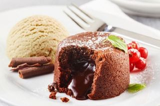 Lava cake souffle cu înghețată