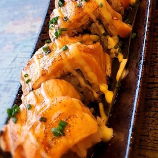 Aguacate Salmon Tataki (8 Uds.)