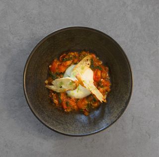 Salata cu burratta, rosii cherry pesto 