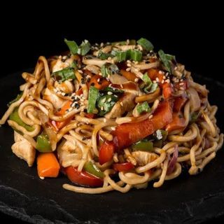 30. Yakisoba con Pollo