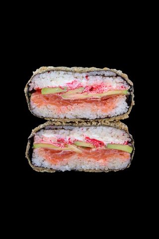 Суші бургер з лососем (330г)