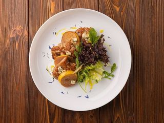 Медальйони зі свинини з маринованою грушею та дорблю (260g)