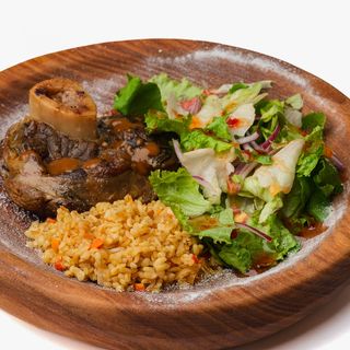 Оссобуко с бидаем и лёгким салатом 