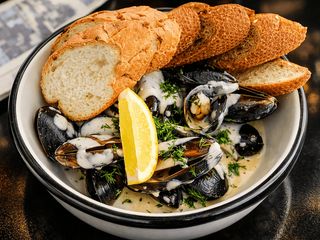 Мідії в сирно-вершковому соусі (500 g)