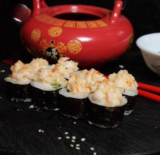 Եփած ռոլլ ծովախեցգետնով