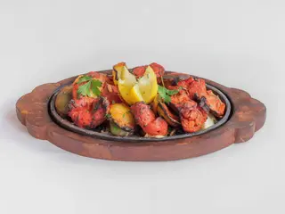 Lamb Tikka Shashlik + pan/ naan + salsa curry