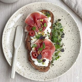 Violette Toast