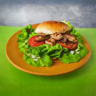 Svinjski ražnjići 200 gr u lepinji