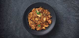 Pšenicne nudle sa pilećim mesom