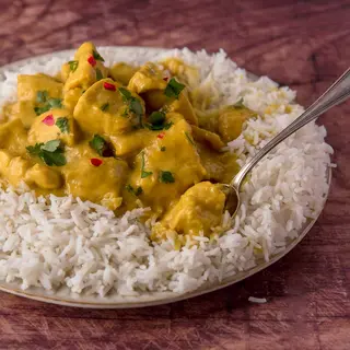 Curry di manzo con riso basmati