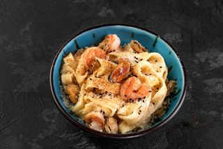 Локшина удон з креветками та мідіями і соусі Том ям (250г)