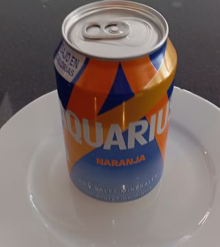 aquarius naranja lata