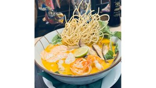 YAM MEN z KREWETKAMI