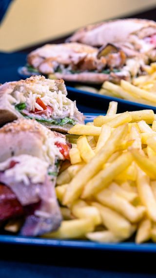 Top sendvič + pomfrit 200g + Coca Cola 0.33l