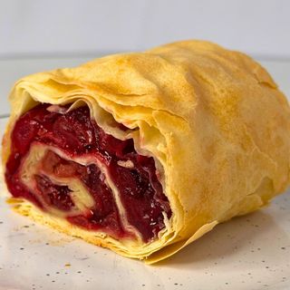 Штрудель з вишнею