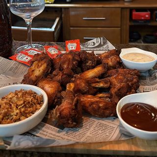 Alitas de Pollo BBQ 10 Unidades + patatas fritas