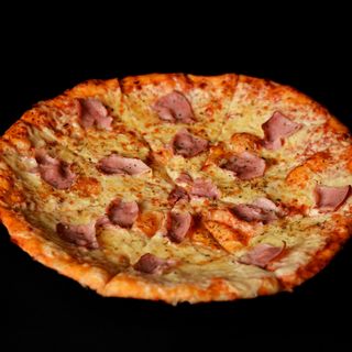 პიცა ლორით 8 ნაჭრიანი