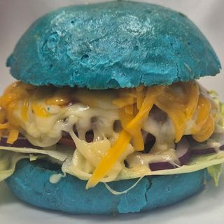 Hamburguesa con queso con papas