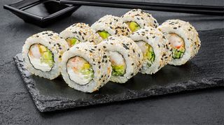  Рол Філадельфія з креветкою в кунжуті