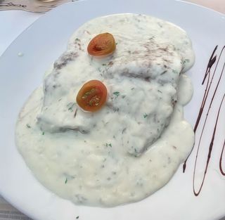 Bife Dodora Com Molho de Queijo