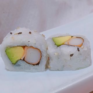 23. Uramaki Surimi Y Aguacate (8 Pza.)