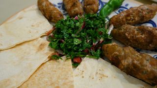 Сирийски кебапчета със салата Биуаз (360г)