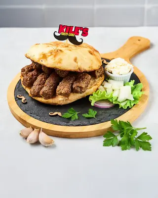 Garlic bread ćevapi