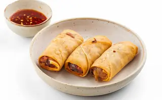 Lumpia daging - rulouri cu carne de porc și legume