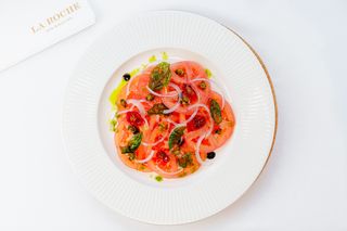 Domaći paradajz sa kapulom i kaparima