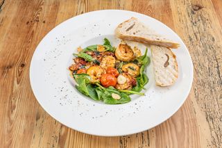 Domowy chleb z 3 rodzajami masła (truflowe, chilli, czosnkowe)