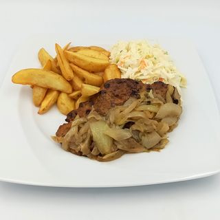  Karkówka w cebulce z opiekanymi ziemniakami i surówką